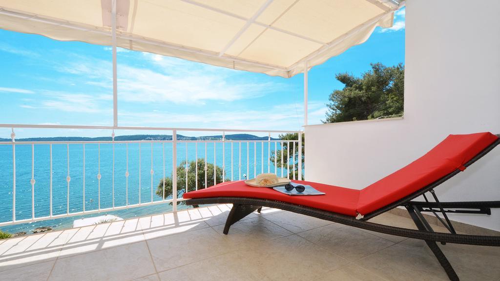 Gem Of The Sea Luxury Beach Apartment With Brand New Heating Infinity Pool トロギール エクステリア 写真