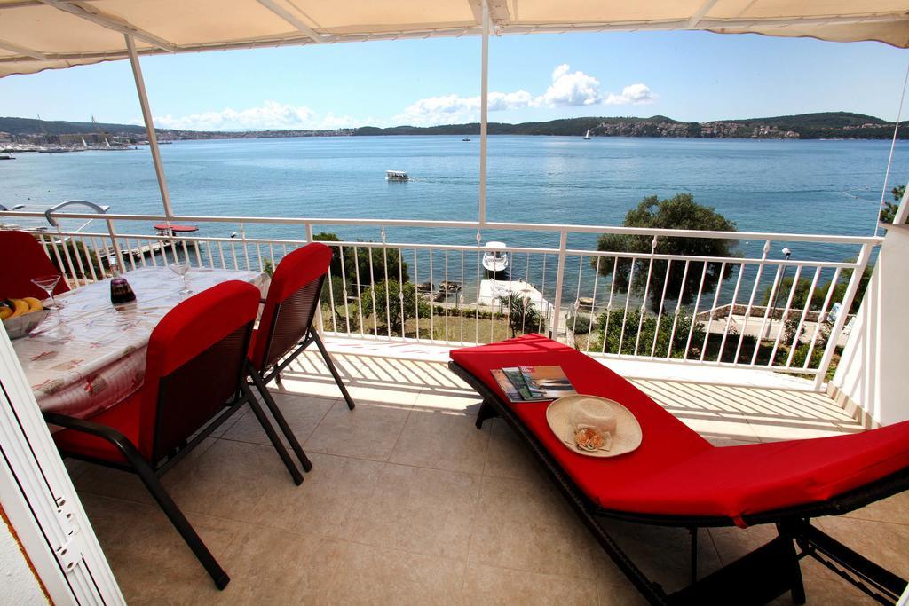 Gem Of The Sea Luxury Beach Apartment With Brand New Heating Infinity Pool トロギール エクステリア 写真