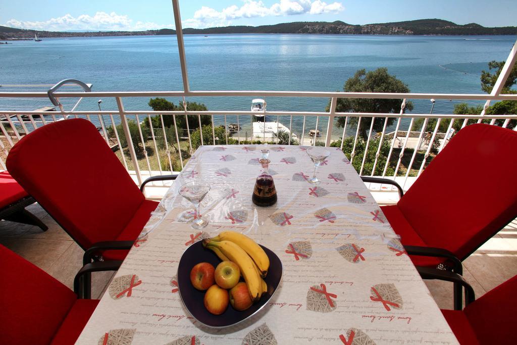 Gem Of The Sea Luxury Beach Apartment With Brand New Heating Infinity Pool トロギール エクステリア 写真