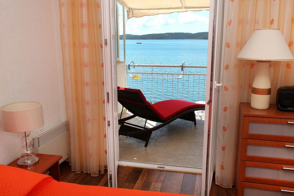 Gem Of The Sea Luxury Beach Apartment With Brand New Heating Infinity Pool トロギール エクステリア 写真