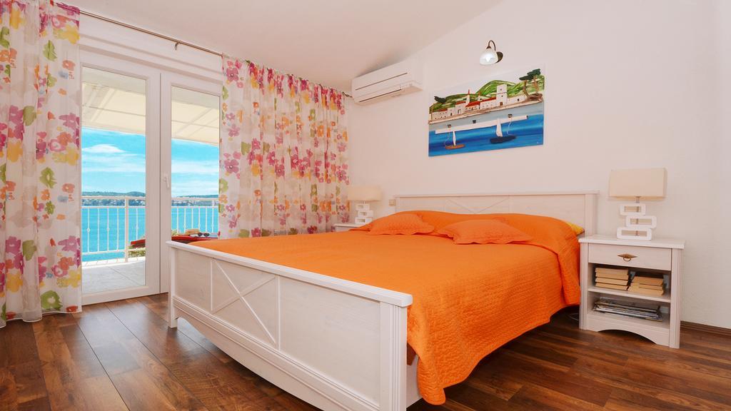 Gem Of The Sea Luxury Beach Apartment With Brand New Heating Infinity Pool トロギール エクステリア 写真