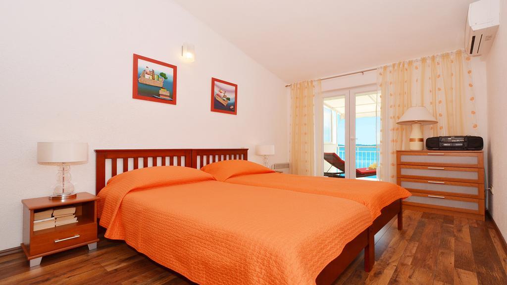 Gem Of The Sea Luxury Beach Apartment With Brand New Heating Infinity Pool トロギール エクステリア 写真