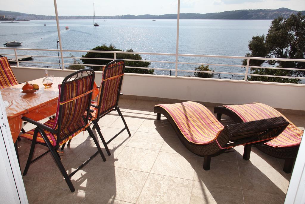 Gem Of The Sea Luxury Beach Apartment With Brand New Heating Infinity Pool トロギール エクステリア 写真