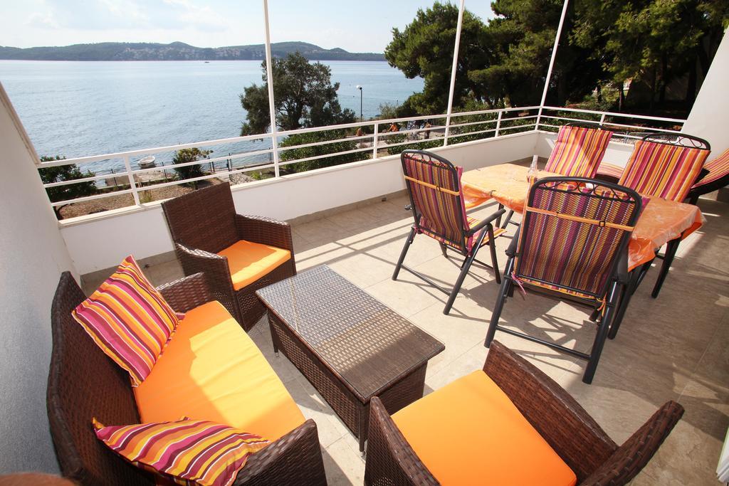 Gem Of The Sea Luxury Beach Apartment With Brand New Heating Infinity Pool トロギール エクステリア 写真