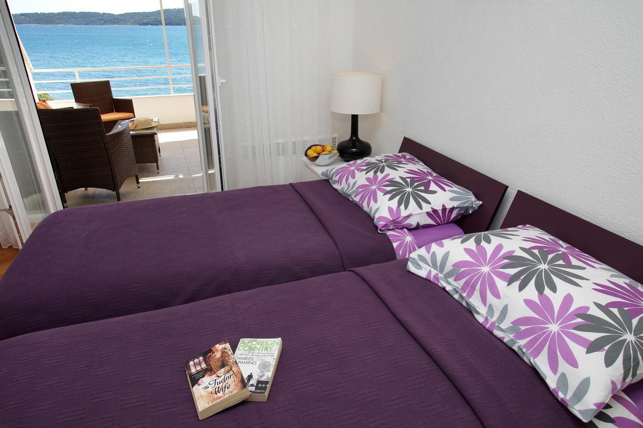 Gem Of The Sea Luxury Beach Apartment With Brand New Heating Infinity Pool トロギール エクステリア 写真