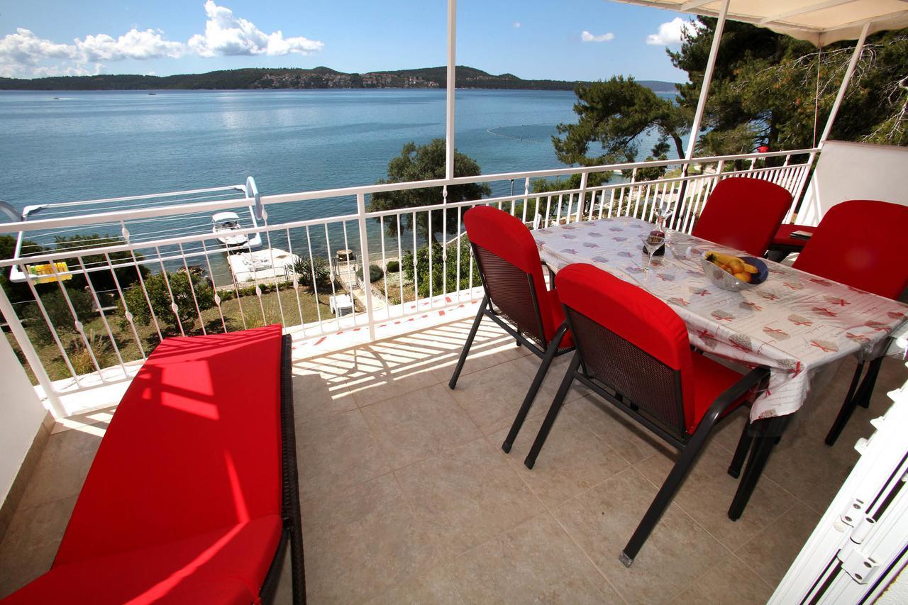 Gem Of The Sea Luxury Beach Apartment With Brand New Heating Infinity Pool トロギール エクステリア 写真