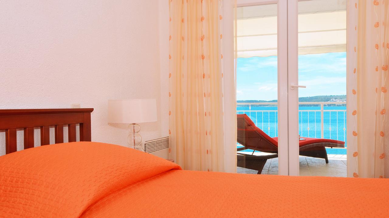 Gem Of The Sea Luxury Beach Apartment With Brand New Heating Infinity Pool トロギール エクステリア 写真