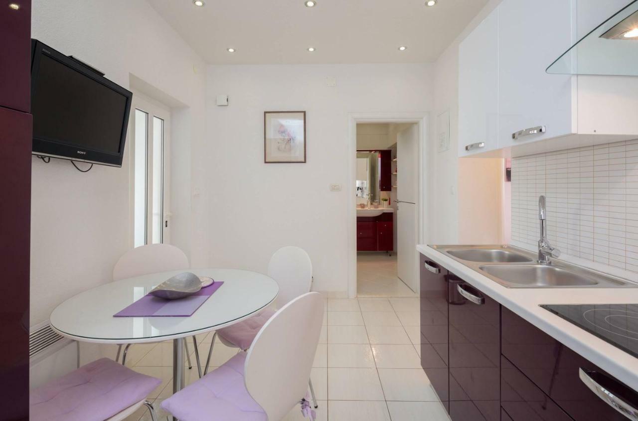 Gem Of The Sea Luxury Beach Apartment With Brand New Heating Infinity Pool トロギール エクステリア 写真