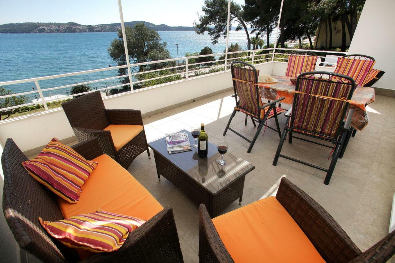 Gem Of The Sea Luxury Beach Apartment With Brand New Heating Infinity Pool トロギール エクステリア 写真