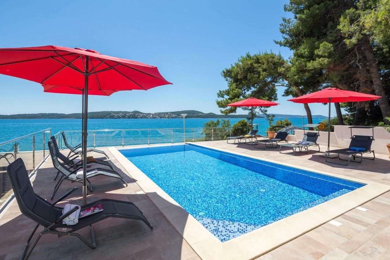 Gem Of The Sea Luxury Beach Apartment With Brand New Heating Infinity Pool トロギール エクステリア 写真