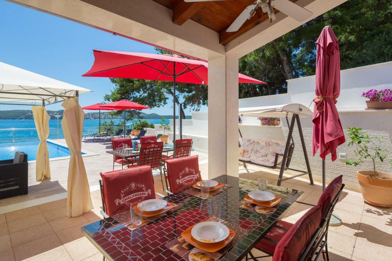 Gem Of The Sea Luxury Beach Apartment With Brand New Heating Infinity Pool トロギール エクステリア 写真