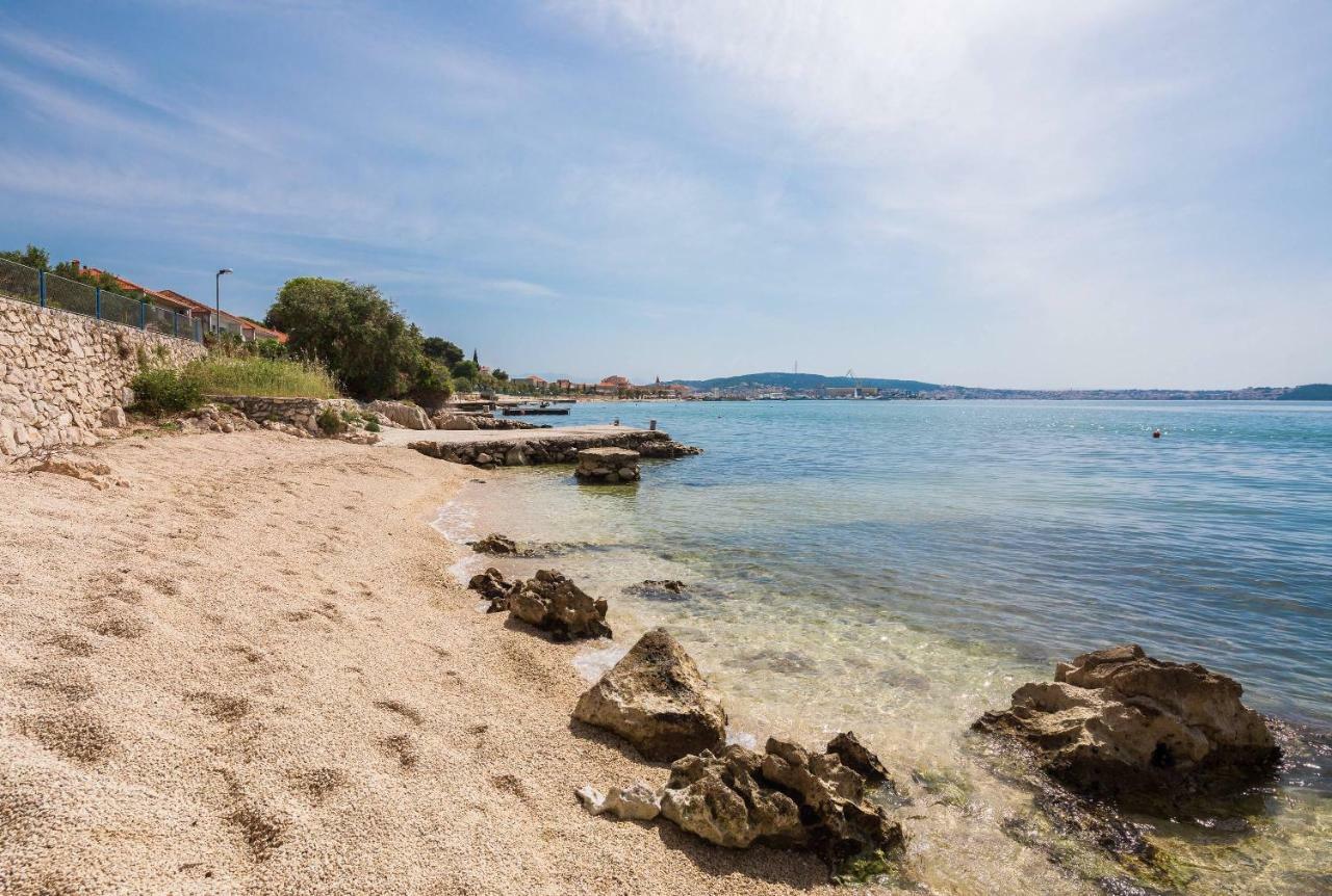 Gem Of The Sea Luxury Beach Apartment With Brand New Heating Infinity Pool トロギール エクステリア 写真