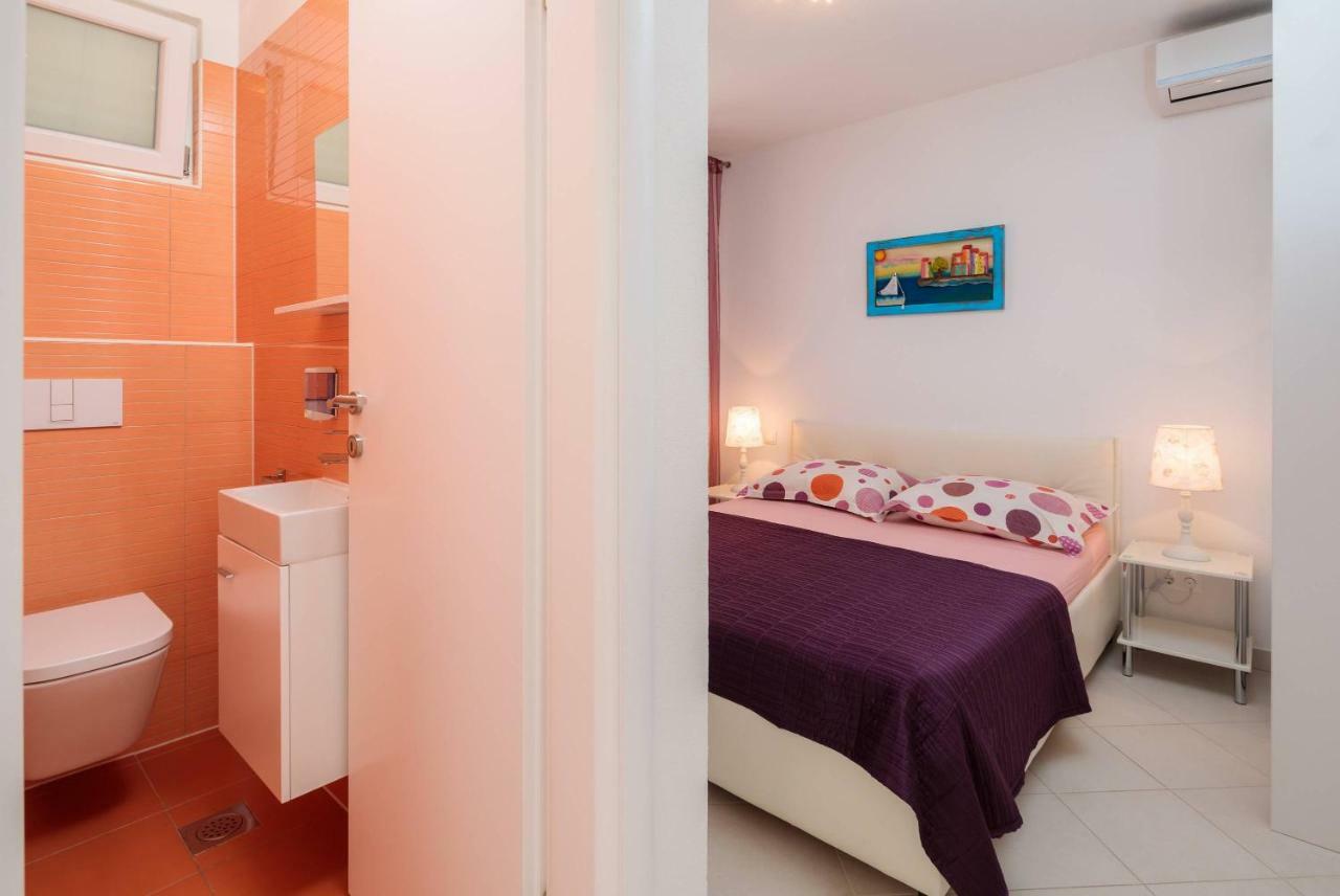 Gem Of The Sea Luxury Beach Apartment With Brand New Heating Infinity Pool トロギール エクステリア 写真