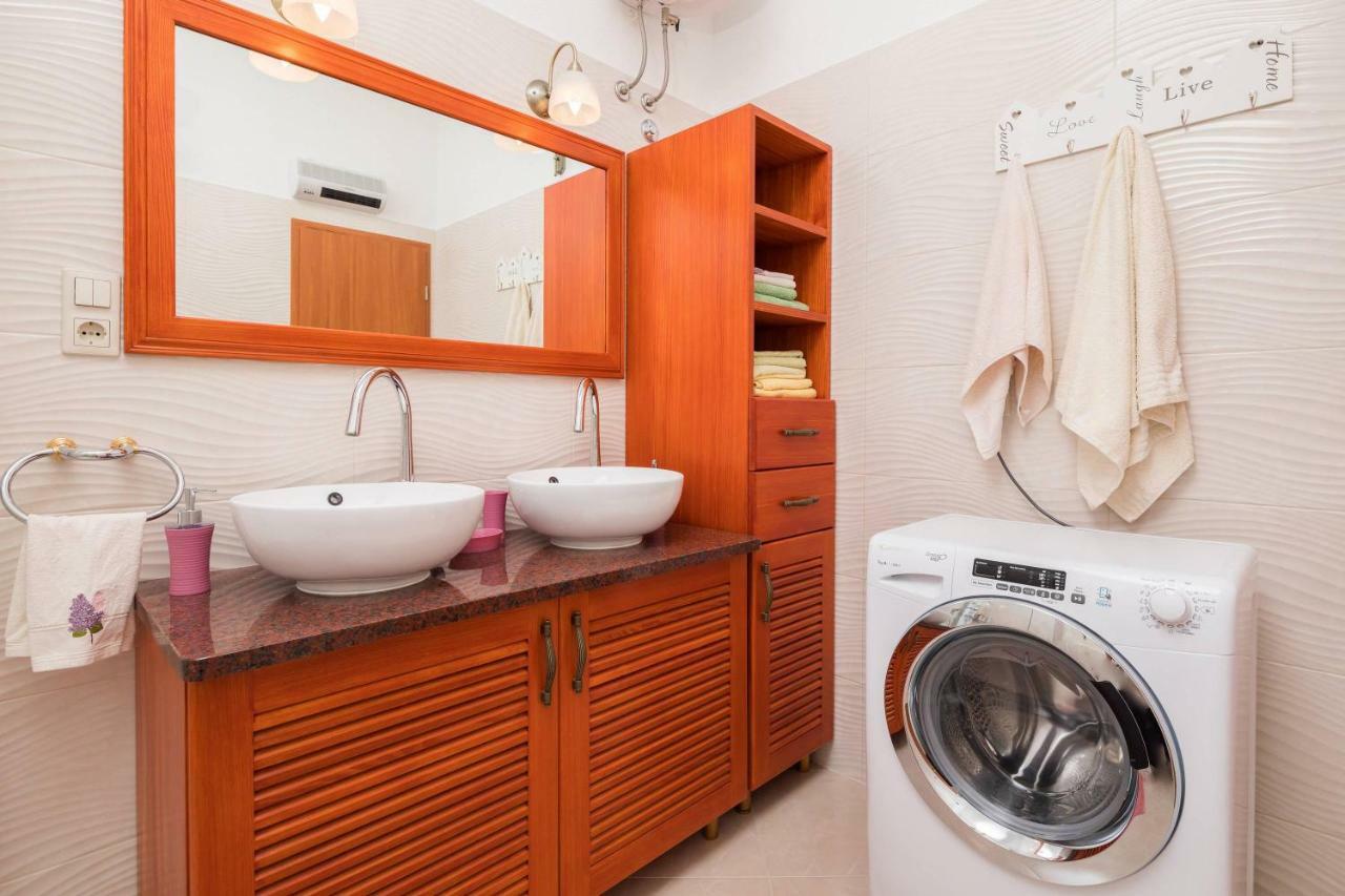 Gem Of The Sea Luxury Beach Apartment With Brand New Heating Infinity Pool トロギール エクステリア 写真