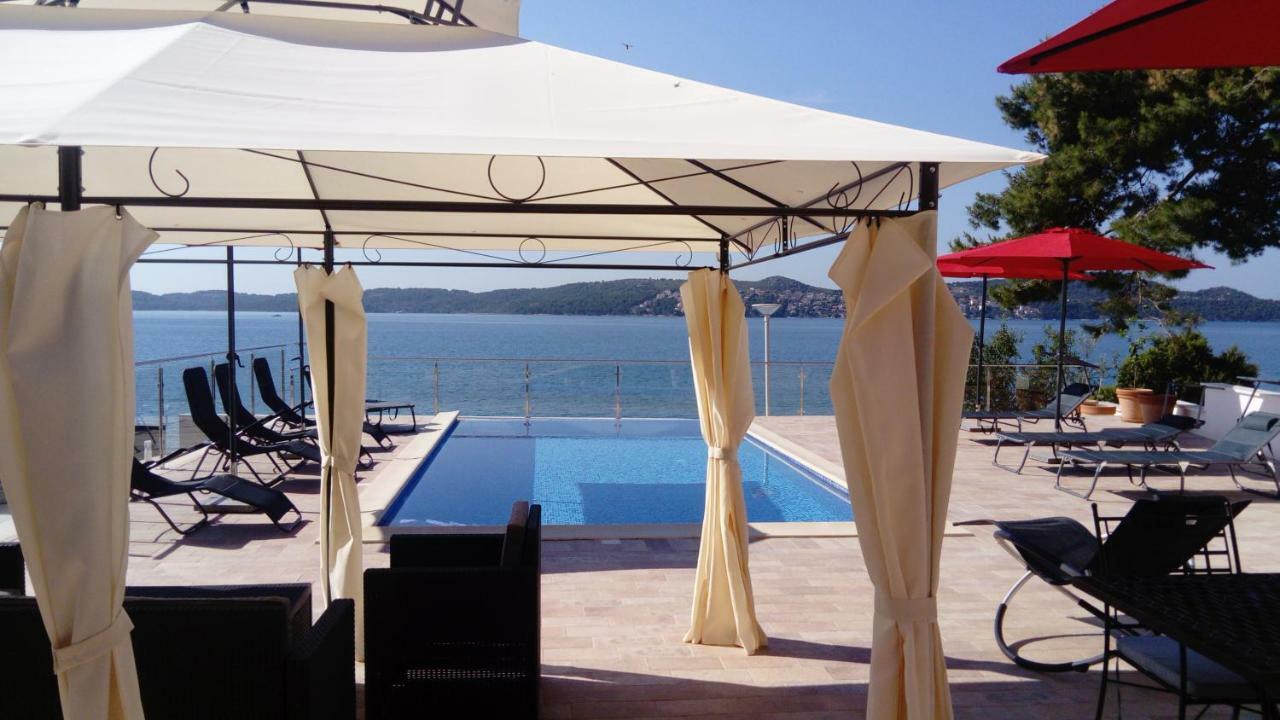Gem Of The Sea Luxury Beach Apartment With Brand New Heating Infinity Pool トロギール エクステリア 写真