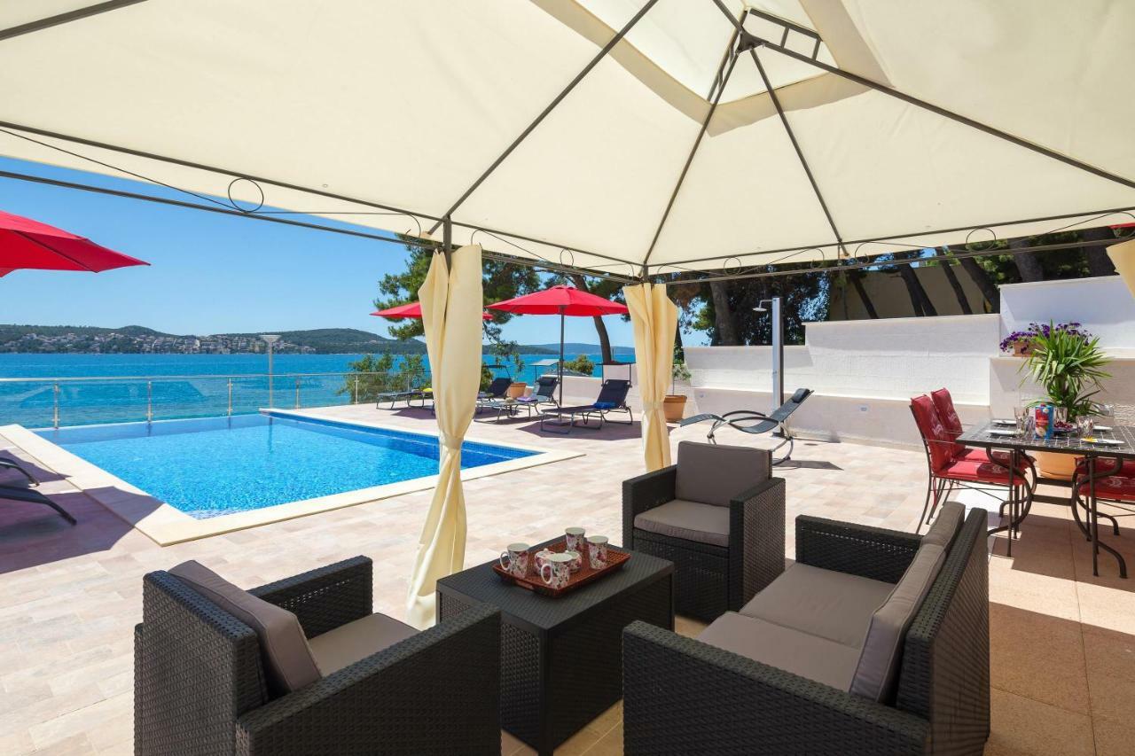 Gem Of The Sea Luxury Beach Apartment With Brand New Heating Infinity Pool トロギール エクステリア 写真