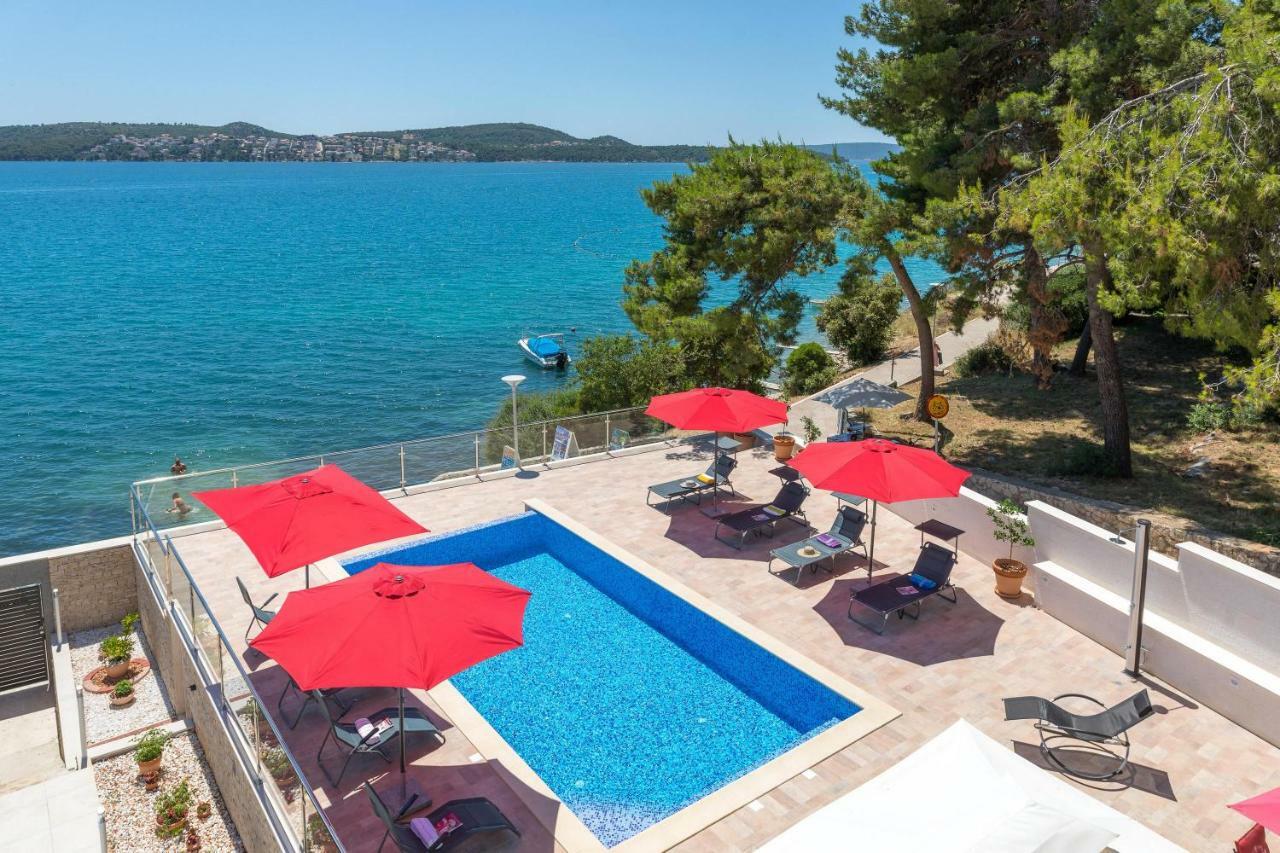 Gem Of The Sea Luxury Beach Apartment With Brand New Heating Infinity Pool トロギール エクステリア 写真