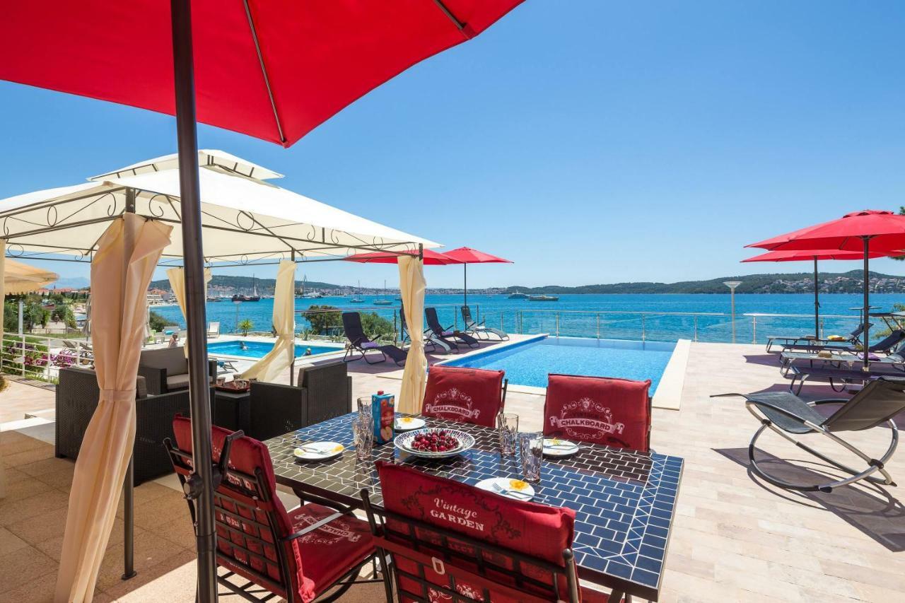 Gem Of The Sea Luxury Beach Apartment With Brand New Heating Infinity Pool トロギール エクステリア 写真