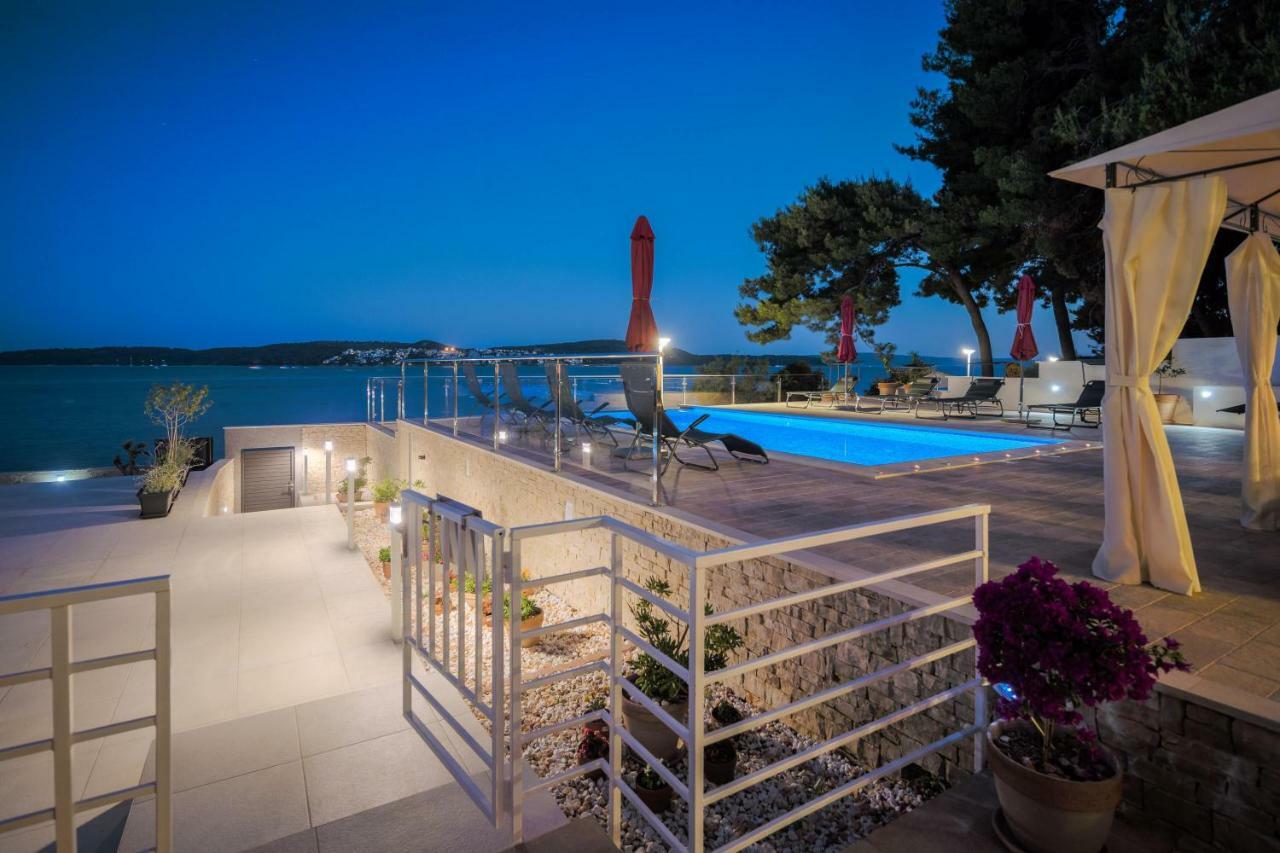 Gem Of The Sea Luxury Beach Apartment With Brand New Heating Infinity Pool トロギール エクステリア 写真