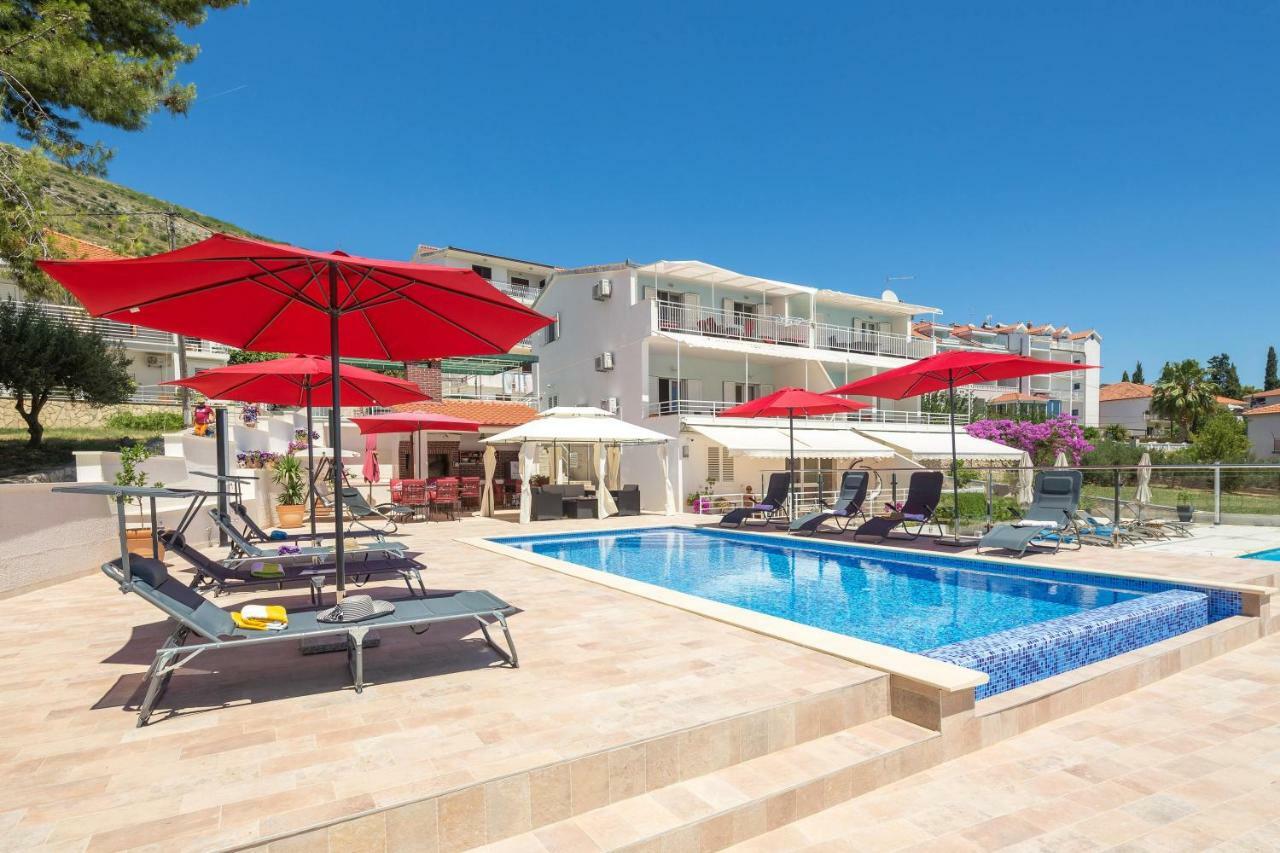 Gem Of The Sea Luxury Beach Apartment With Brand New Heating Infinity Pool トロギール エクステリア 写真